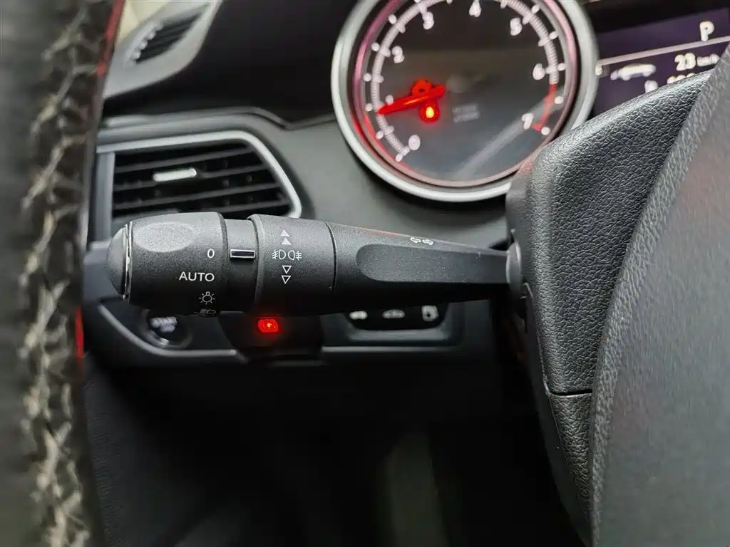 Peugeot 508 2015 1.8THP Auto Flagship Edition фото 21