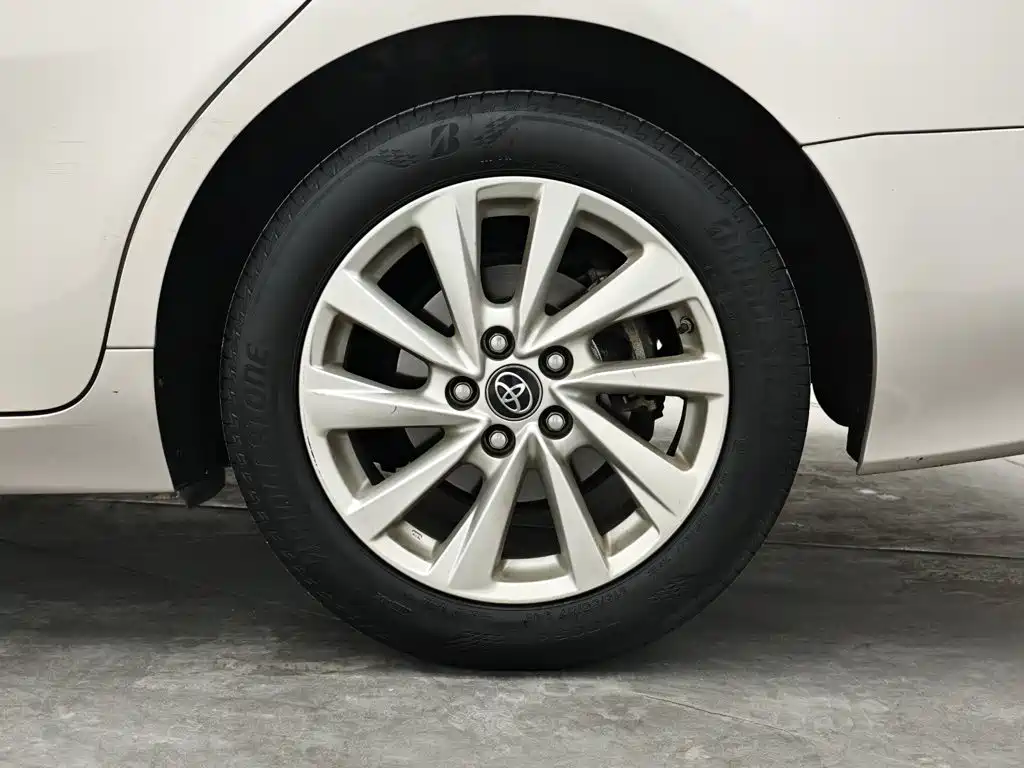 Фото 9 - Toyota Camry