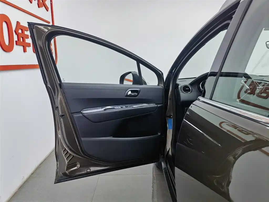 Peugeot 3008 2013 2.0L Automatic Trend Edition фото 8