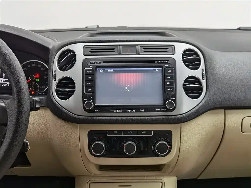 Volkswagen Tiguan 2015 1.8TSI Automatic 2WD Trendline фото 12