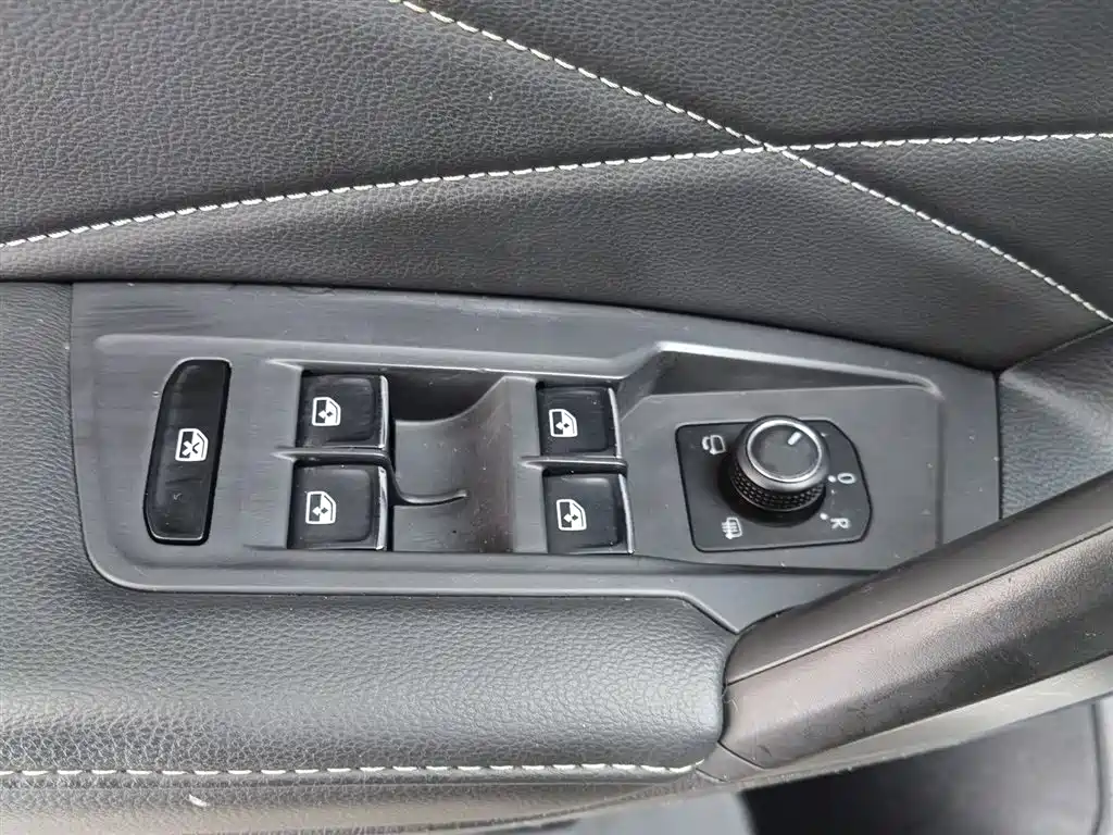 Volkswagen Tiguan L 2023 330TSI Auto 2WD R-Line Premium Edition фото 9
