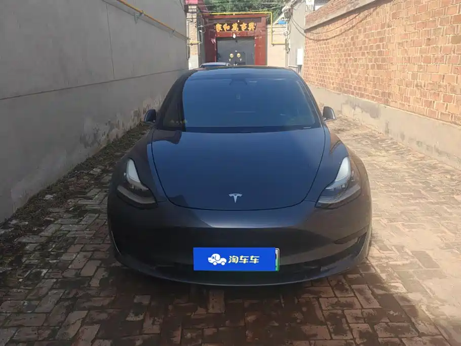 TESLA MODEL 3