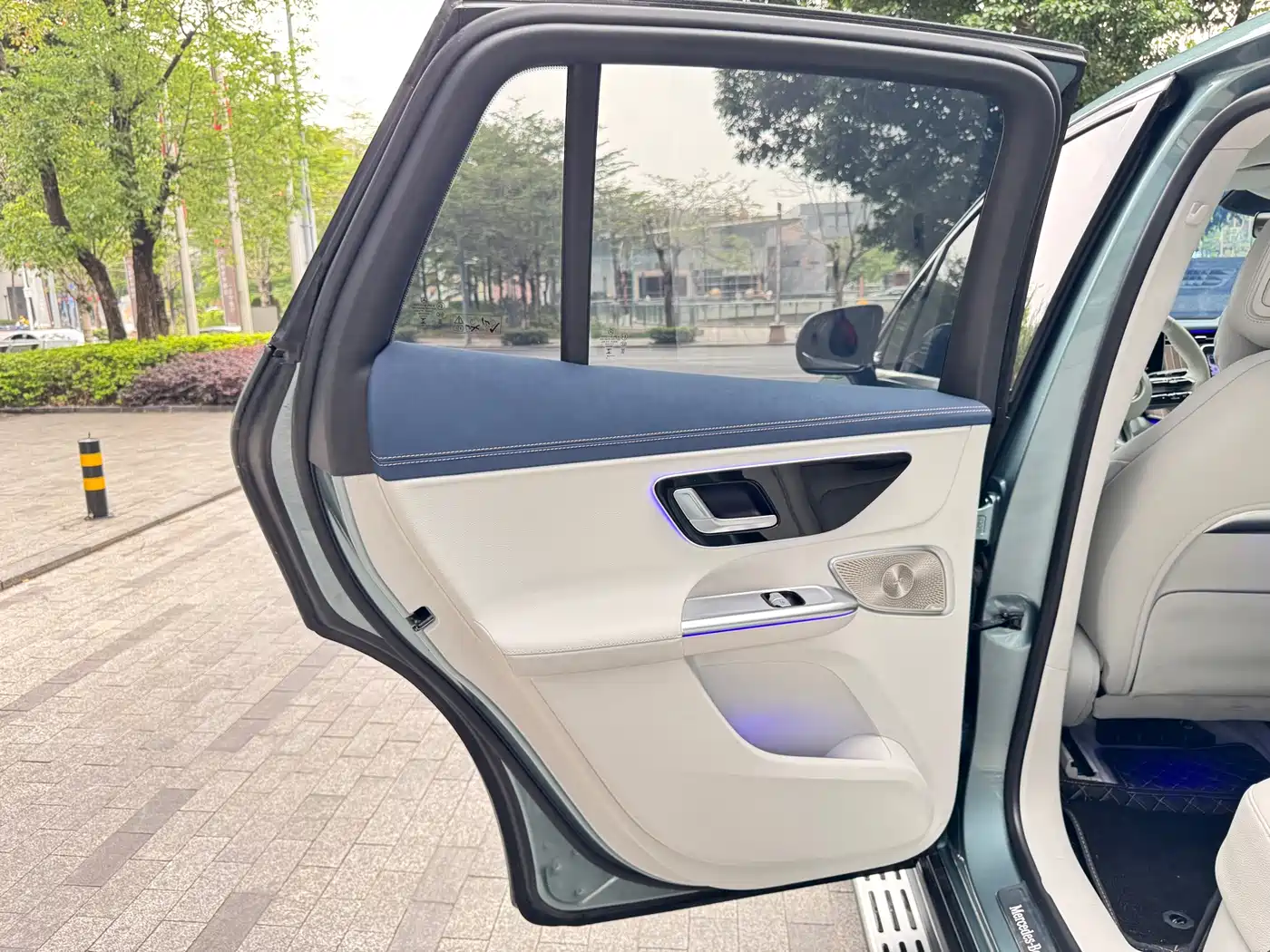 MERCEDES-BENZ EQE SUV