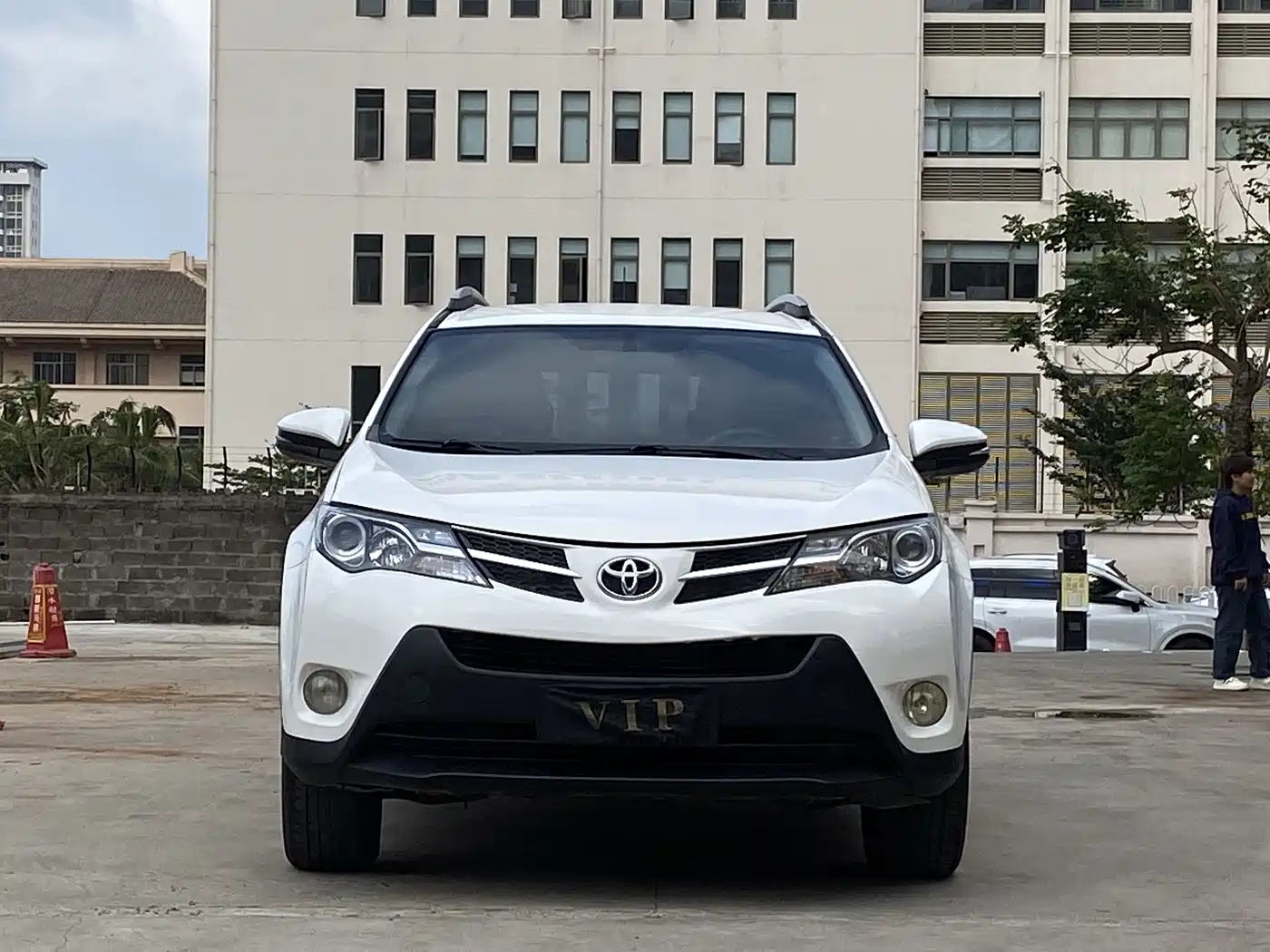 Toyota RAV4 Rongfang 2013 2.0L CVT 2WD Urban фото 2