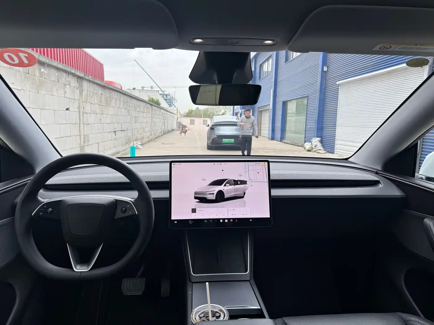 TESLA MODEL Y