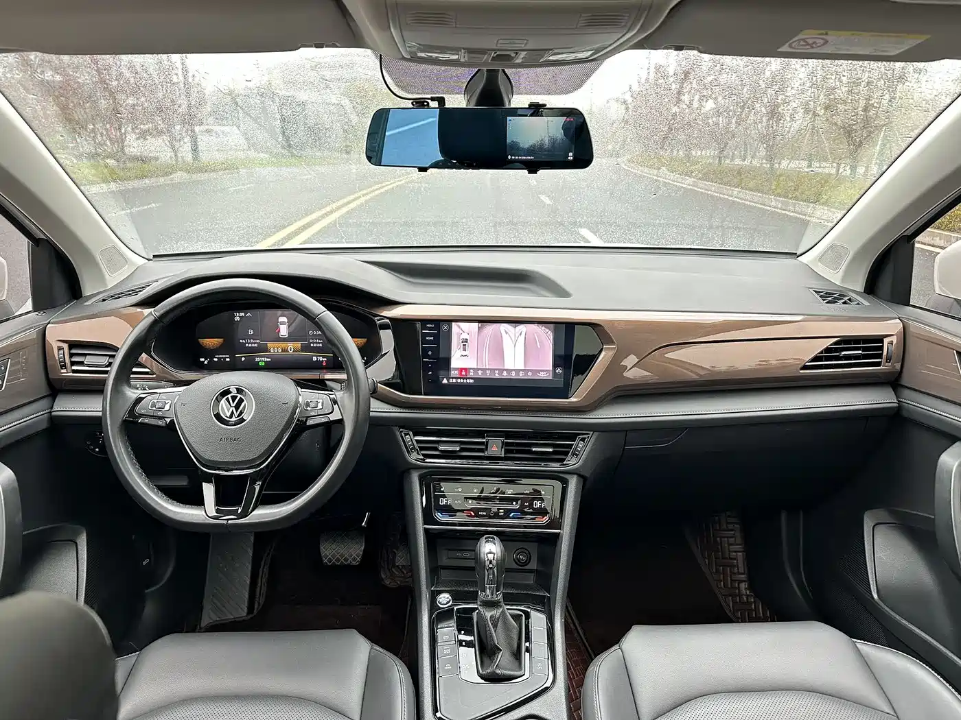 Volkswagen Tharu 2022 280TSI FWD Luxury Edition фото 6
