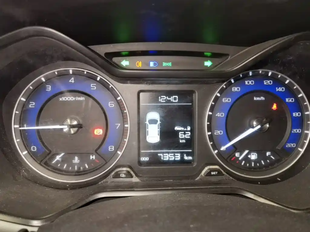 Фото 12 - Geely Vision X3