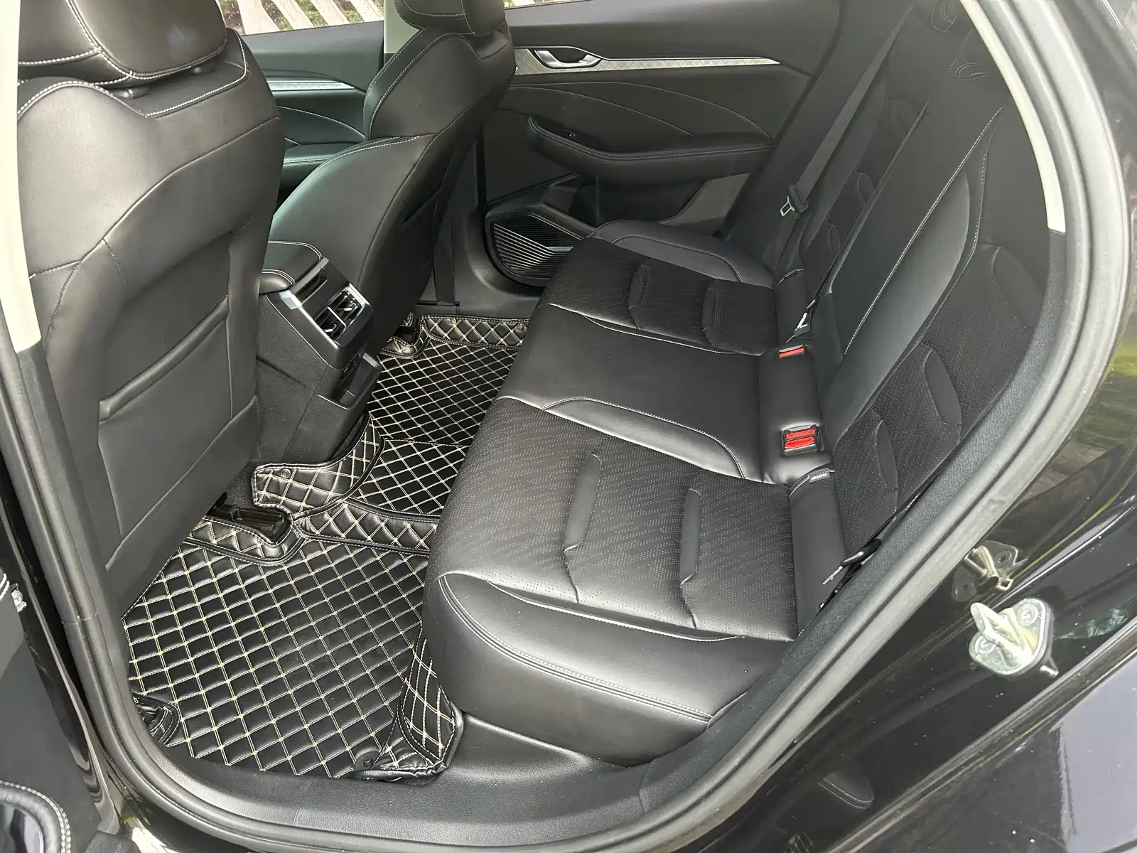 Фото 6 - Geely Preface