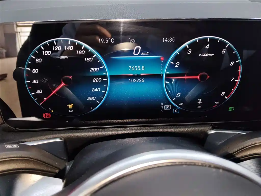 MERCEDES-BENZ GLB
