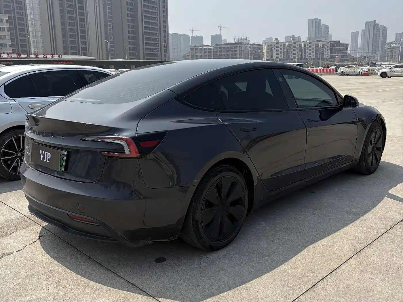 TESLA MODEL 3