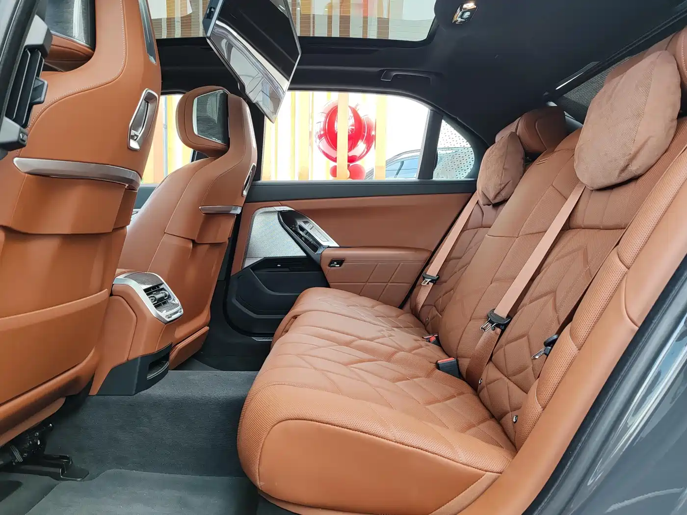 BMW 7 Series 2023 740Li Exclusive M Sport Package фото 9
