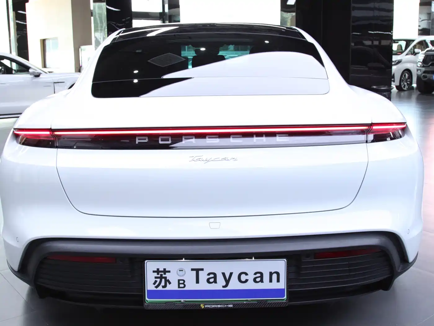 PORSCHE TAYCAN