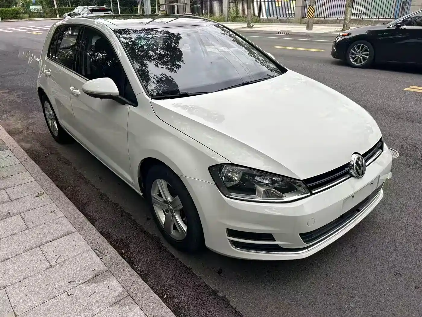 Volkswagen Golf 2016 1.6L Automatic Comfort фото 2