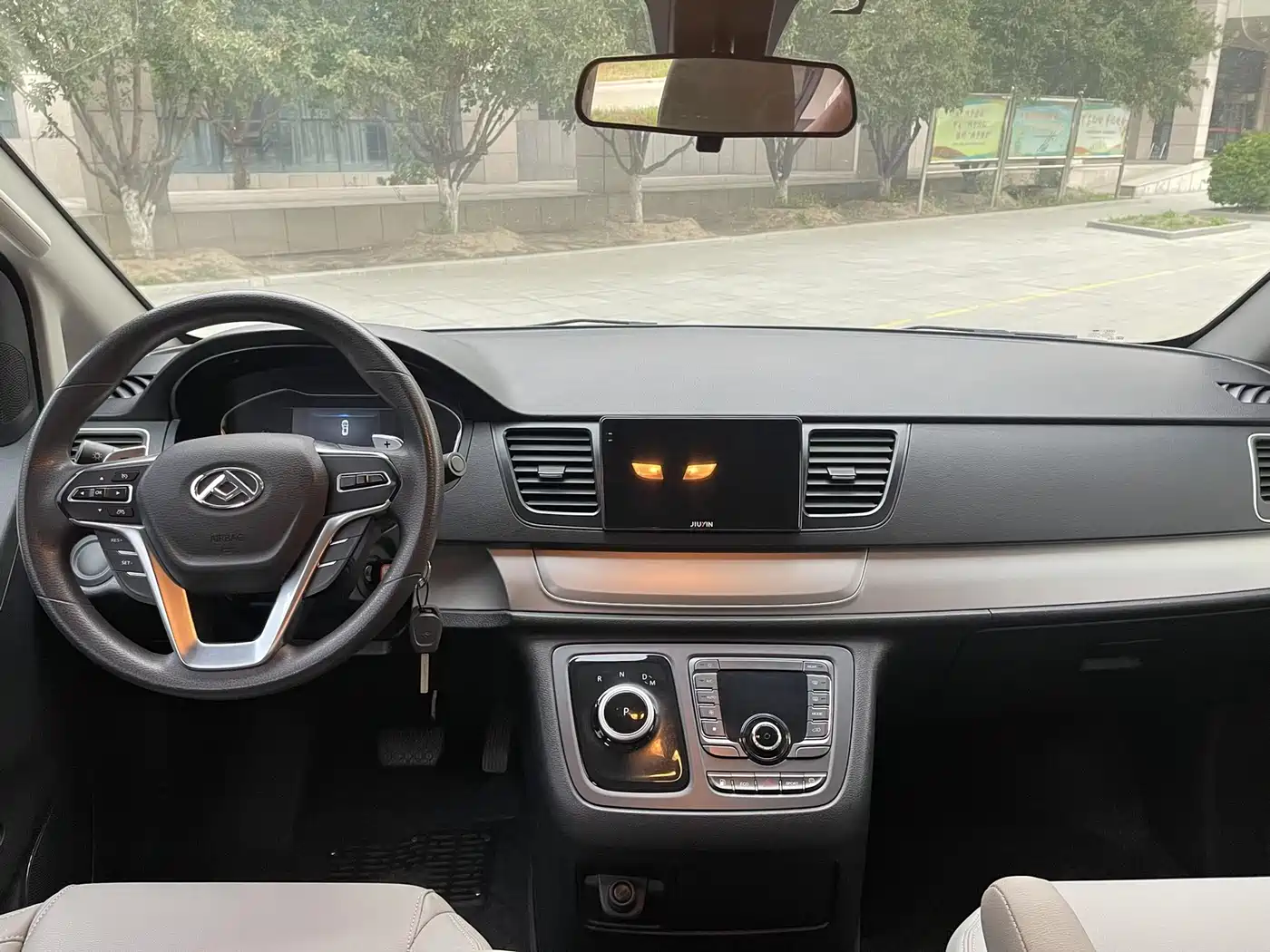 SAIC Maxus Maxus G10 2022 2.0T Auto Smart Edition Petrol 7-Seater фото 6