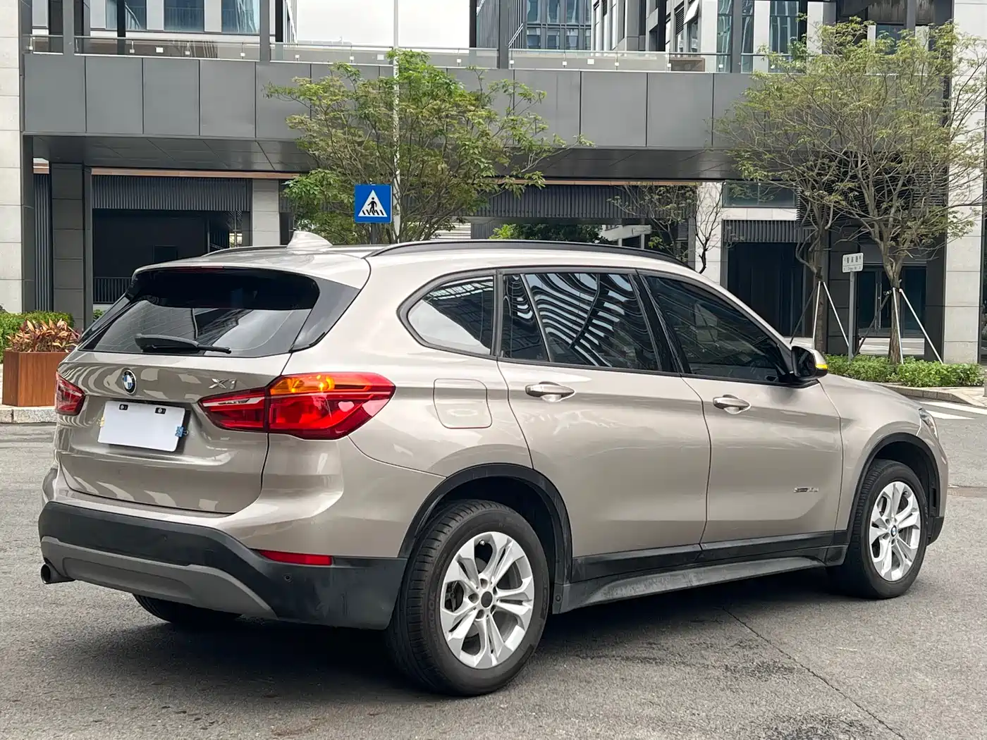BMW X1 2016 sDrive18Li Premium Model фото 7