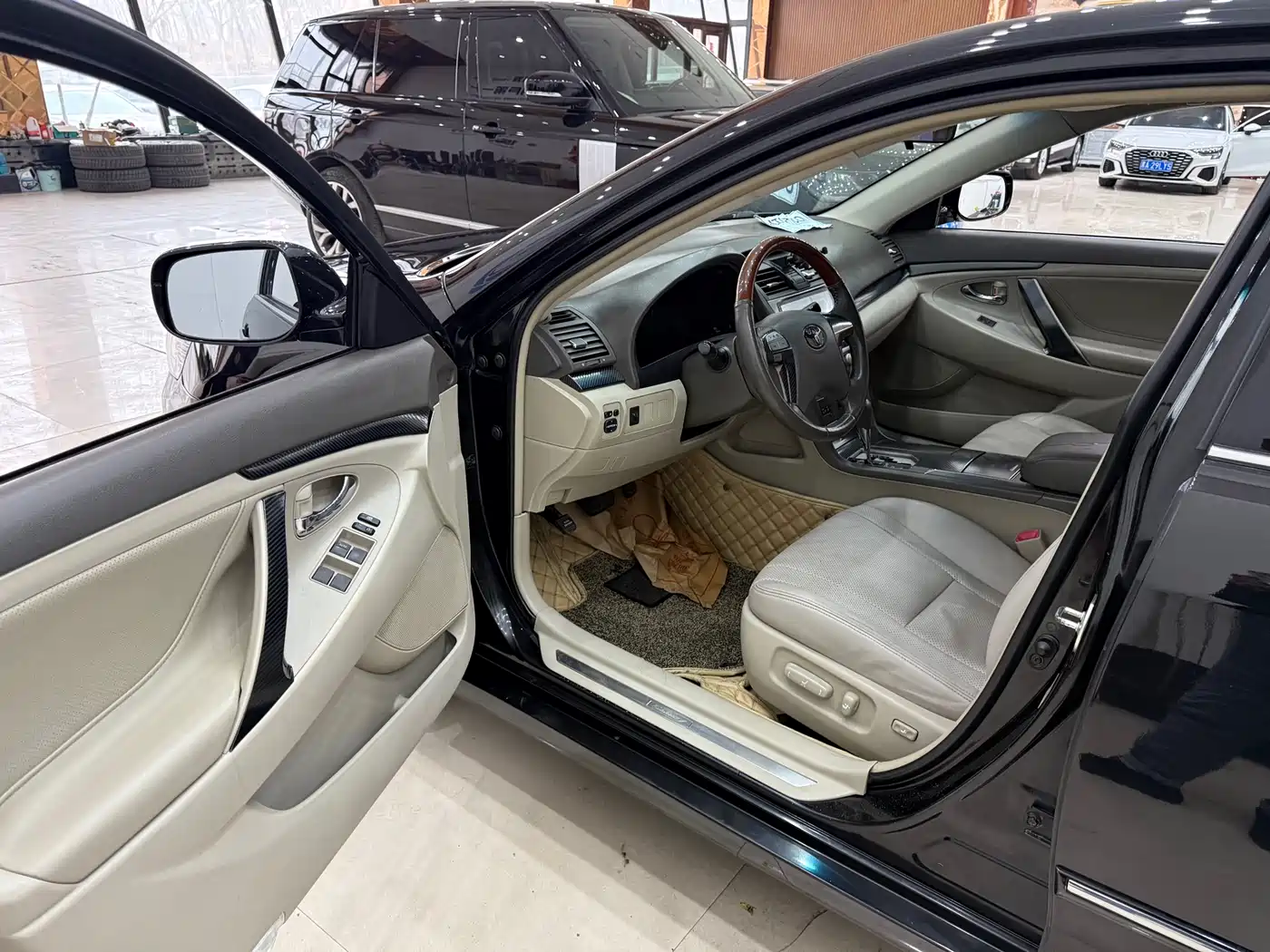 Toyota Camry 2013 200G Classic Luxury Edition фото 10