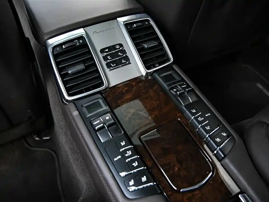 Porsche Panamera 2010 Porsche Panamera Turbo 4.8T фото 15