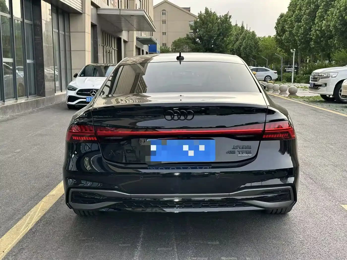 Audi A7L 2024 45 TFSI quattro Black Warrior Edition фото 5