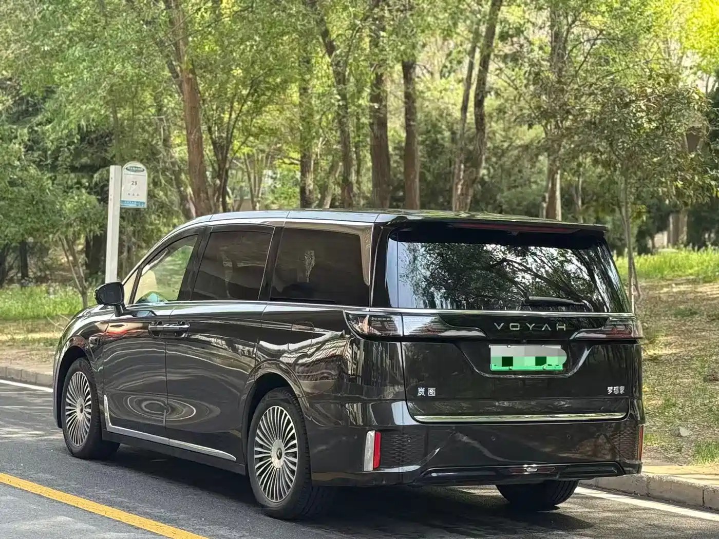 Voyah Auto Voyah Dreamer 2025 Model PHEV 4WD Premium QianKun Edition фото 4