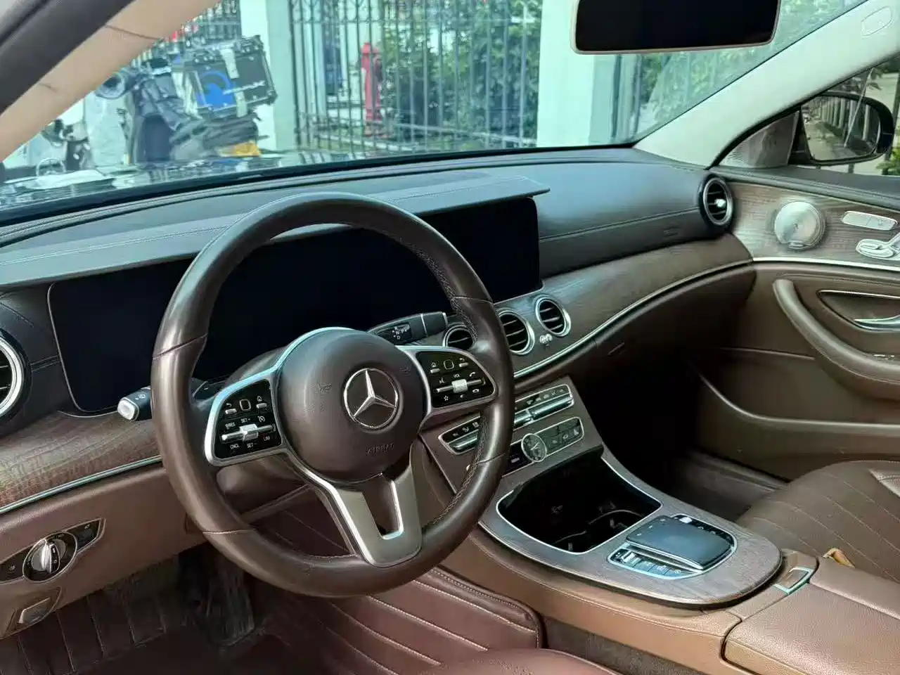 Mercedes-Benz E-Class 2020 E 300 L Sport Luxury Model фото 4