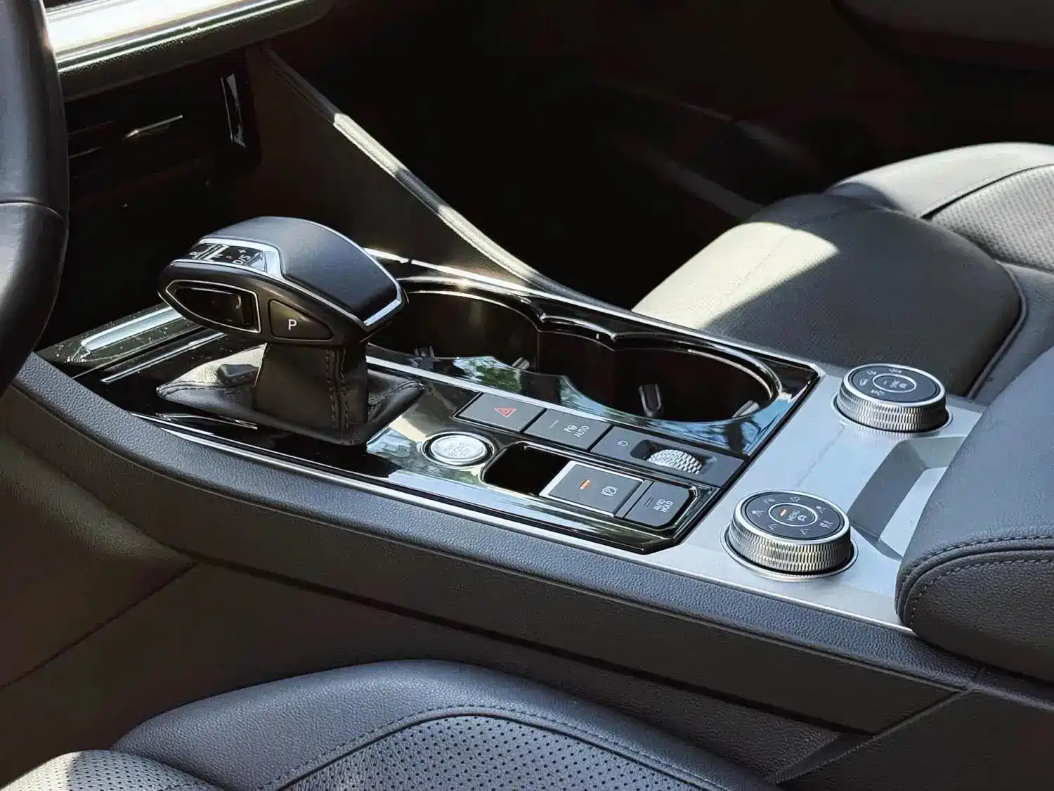 Фото 4 - Volkswagen Touareg