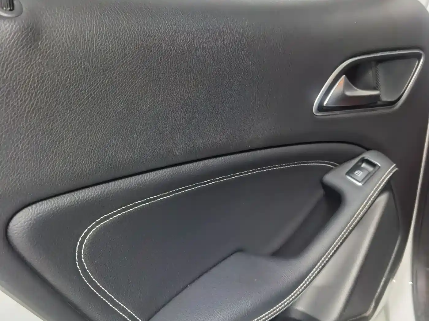 Mercedes-Benz GLA 2018 GLA 200 Dynamic фото 16