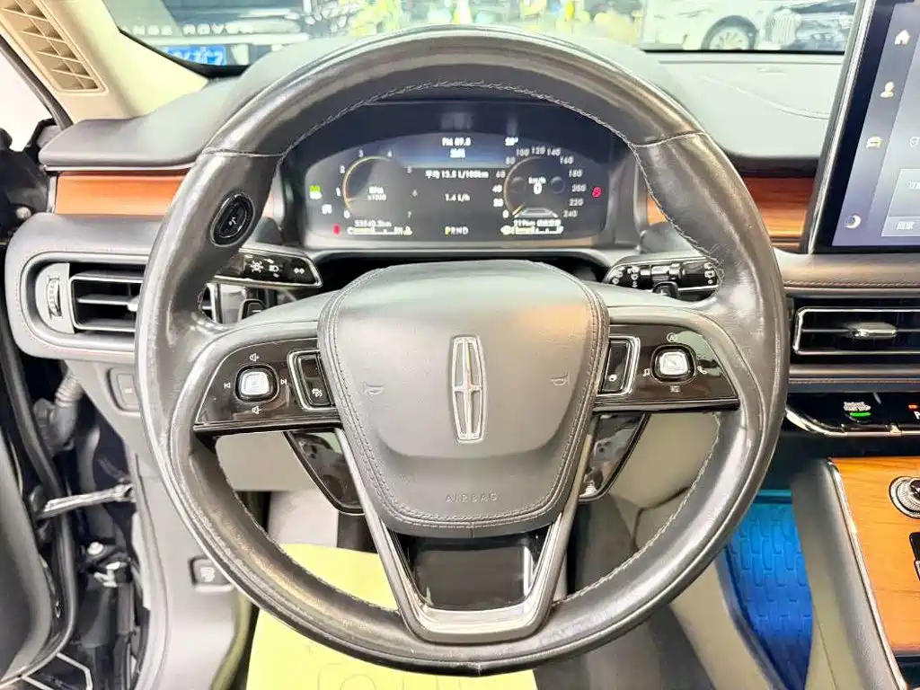 Фото 9 - Lincoln Aviator