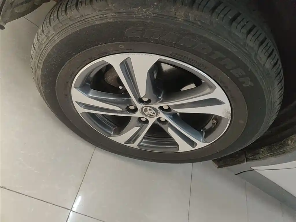 Toyota RAV4 Rongfang 2015 2.0L CVT 2WD Trend Edition фото 23
