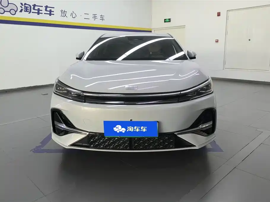 Geely Galaxy Galaxy A7 2025 EM-i 70km Luxury Edition фото 2
