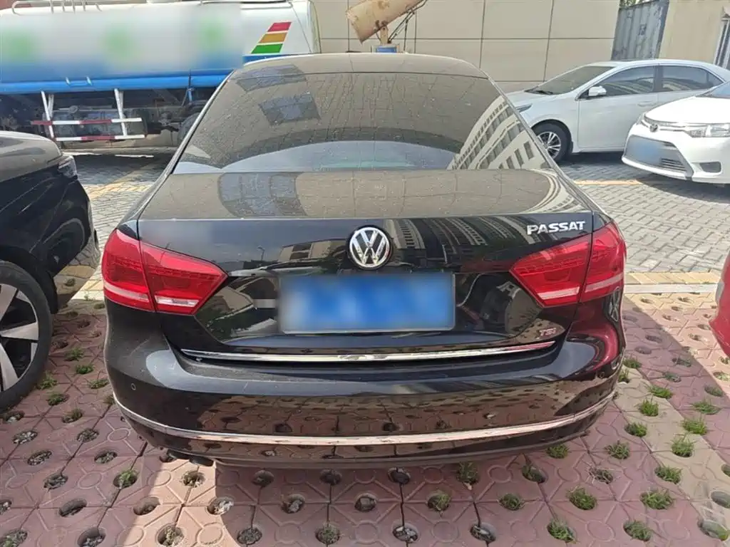 Volkswagen Passat 2014 2.0TSI DSG Executive Edition фото 6