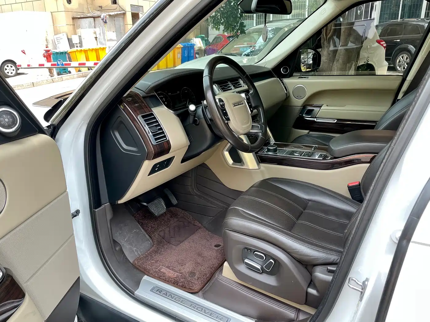 Land Rover Range Rover 2015 3.0 SC V6 Vogue SE Genesis Extended Edition фото 3