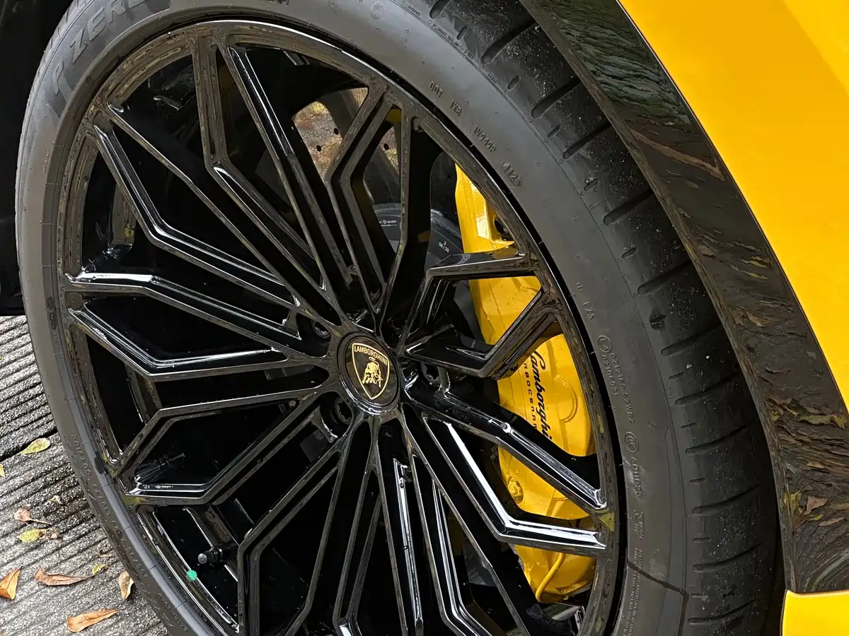 Lamborghini Urus SE 2026