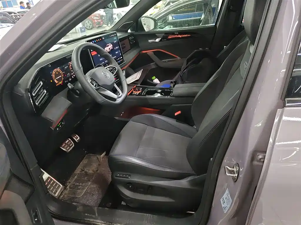 Volkswagen Tiguan L 2024 PRO 330TSI FWD R-Line Intelligent Premium Edition фото 11