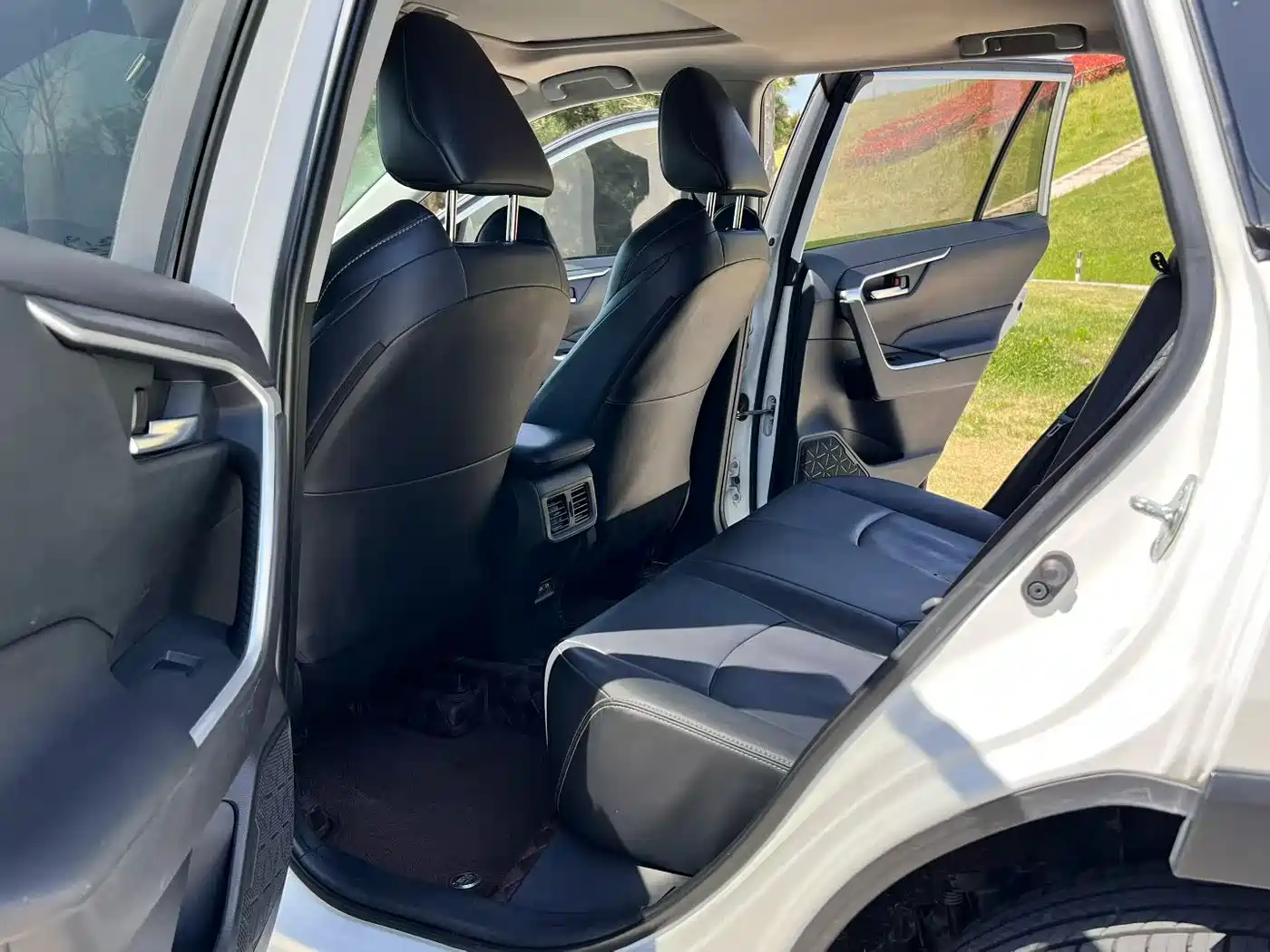 Toyota Wildlander 2021 2.0L CVT 4WD Luxury Edition фото 7
