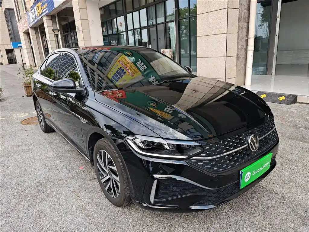 Volkswagen Lavida 2024 Model 300TSI DSG Starlight Leading Edition фото 4
