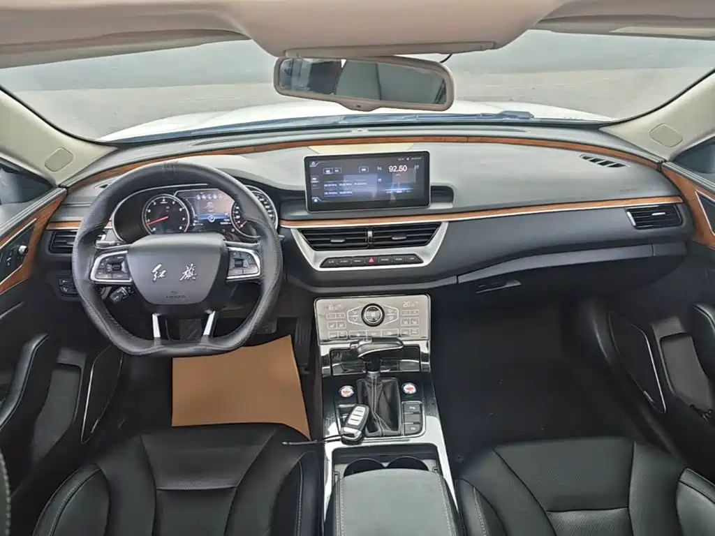 صورة 10 - Hongqi H5