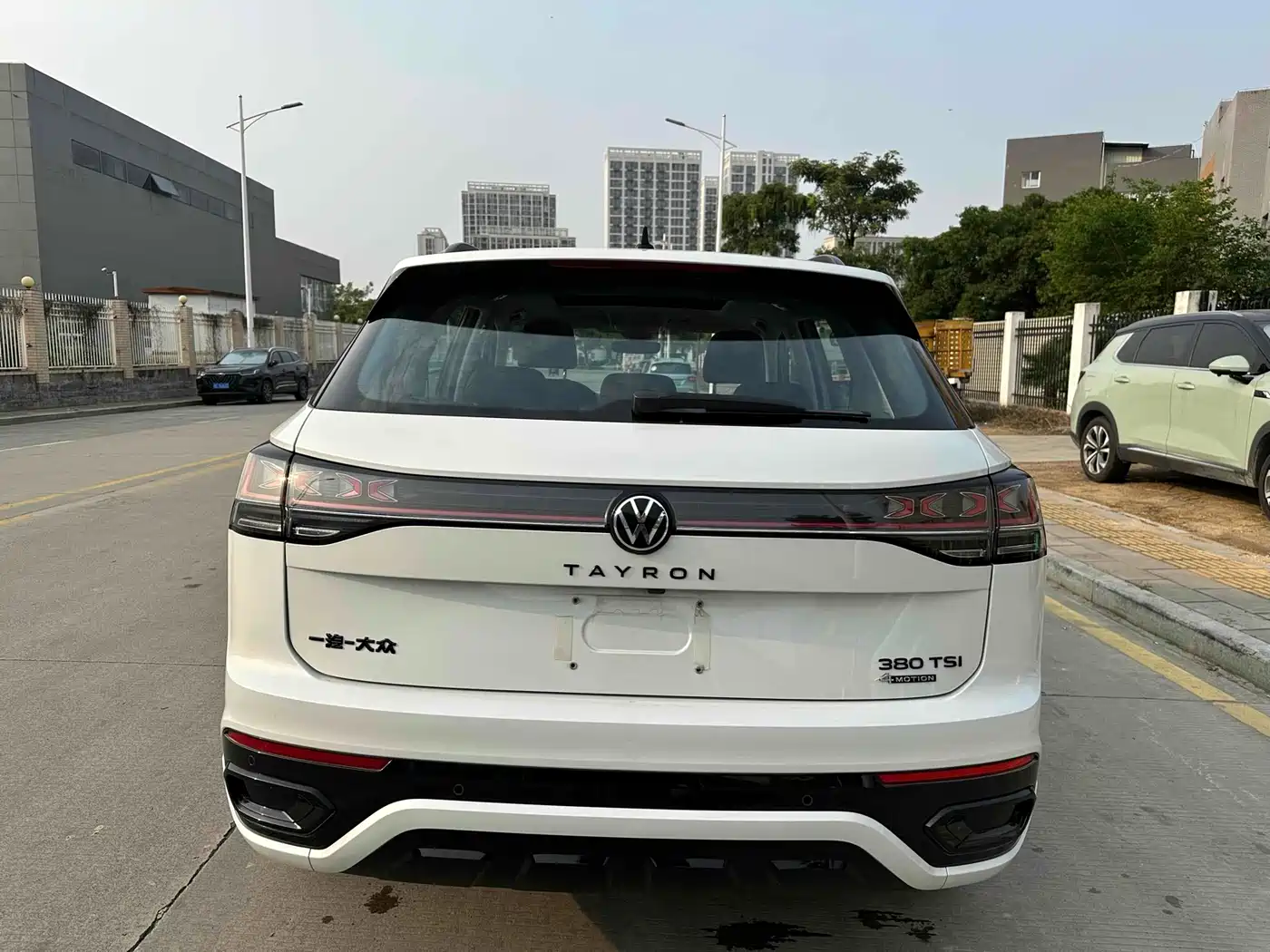 Volkswagen Tayron 2022 380TSI 4WD R-Line Smart Connect Edition фото 8