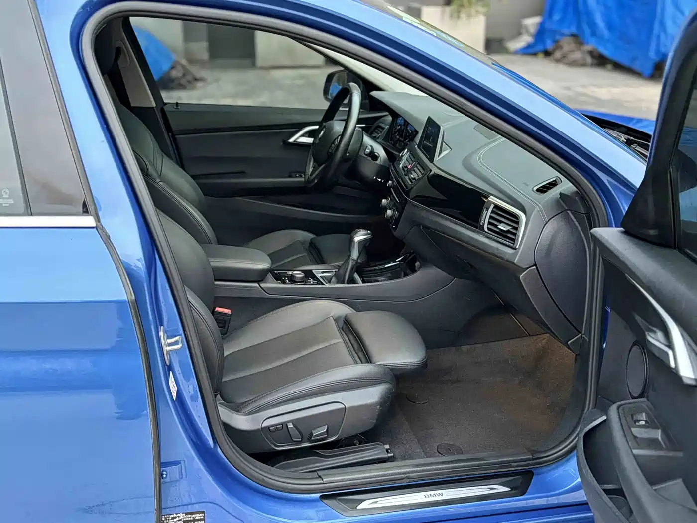 BMW 1 Series 2018 118i Sport Edition фото 10