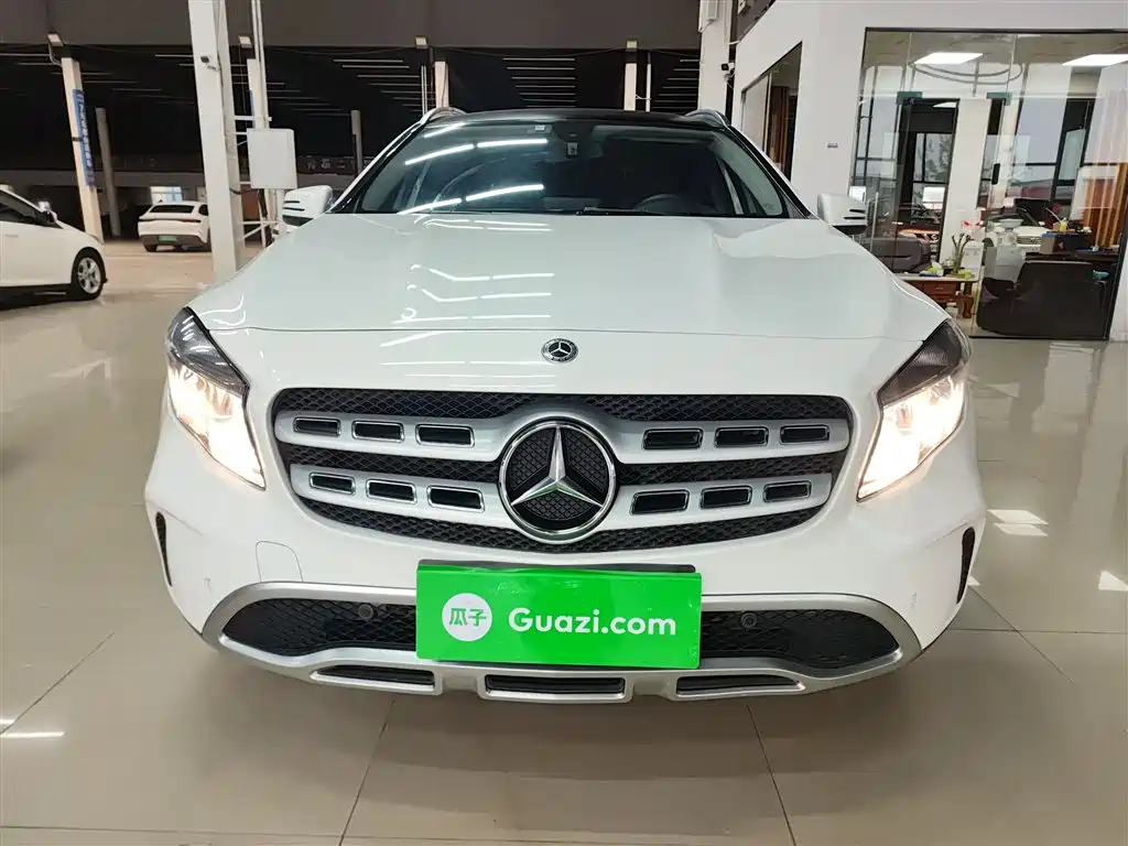Mercedes-Benz GLA 2018 GLA 200 Dynamic фото 3