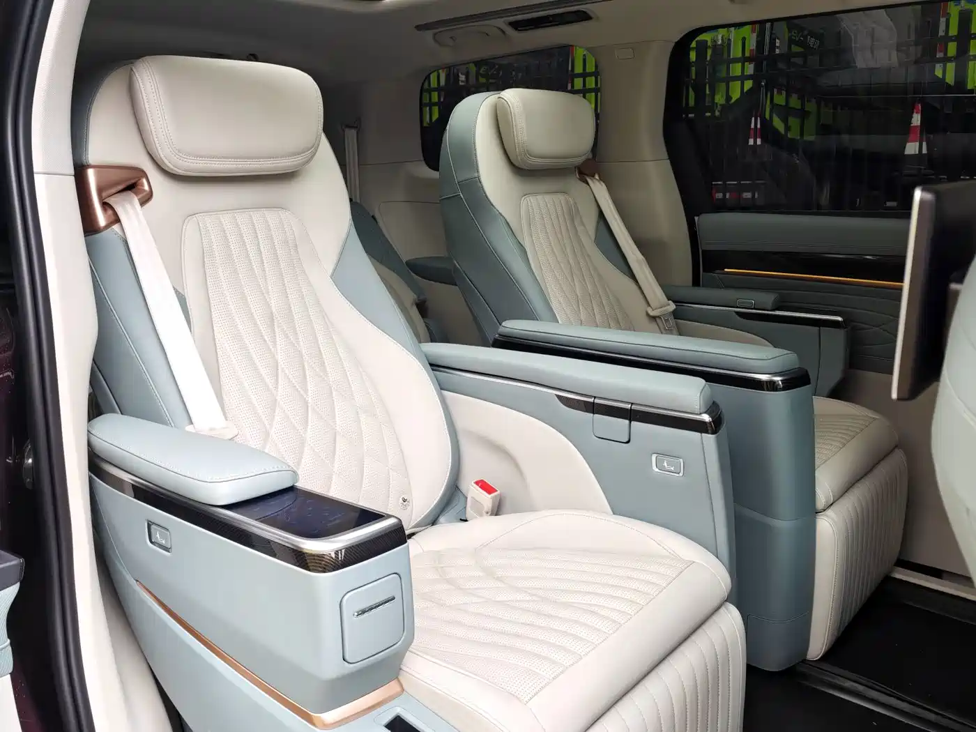 SAIC Maxus Maxus G90 2023 2023 2.0T Interstellar Six-Seater Edition