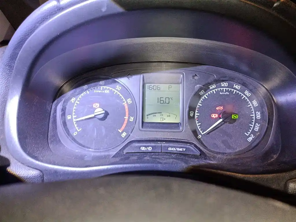 Škoda Fabia 2014 1.4L Automatic Crystal Edition фото 4