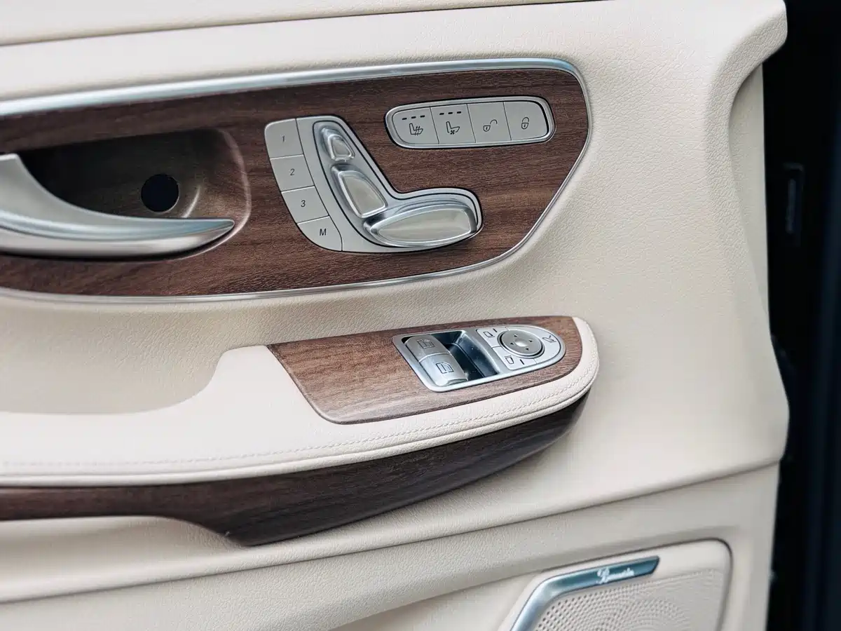 MERCEDES-BENZ V CLASS