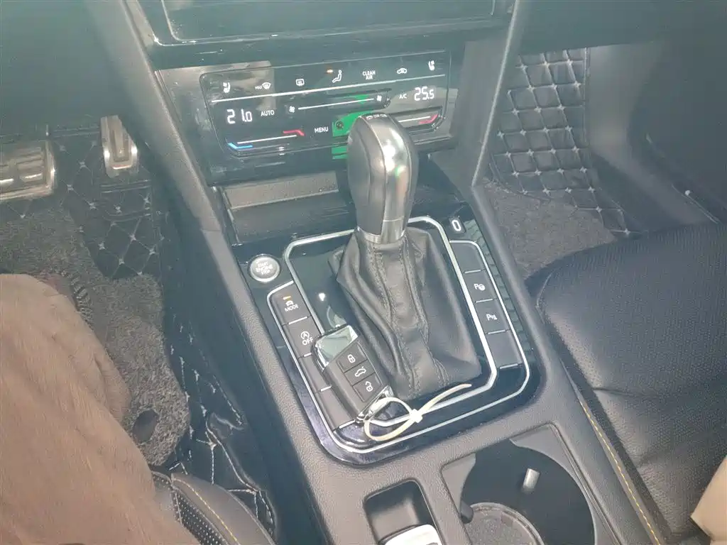 Volkswagen FAW-Volkswagen CC 2021 380TSI Eye-catching Edition фото 10