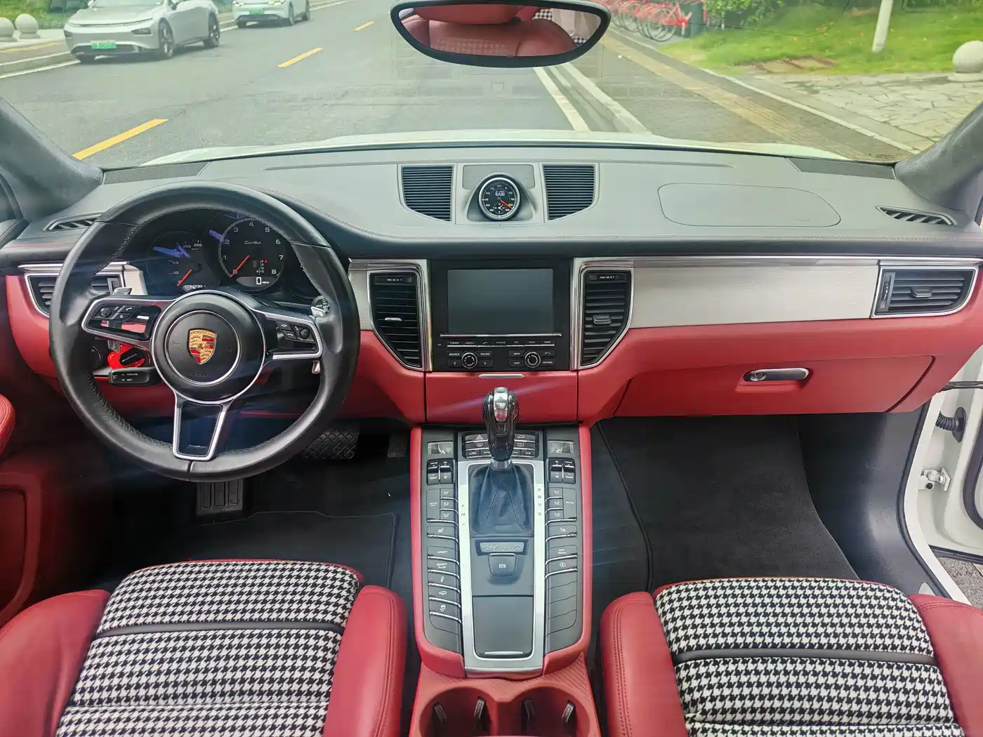 Фото 10 - Porsche Macan