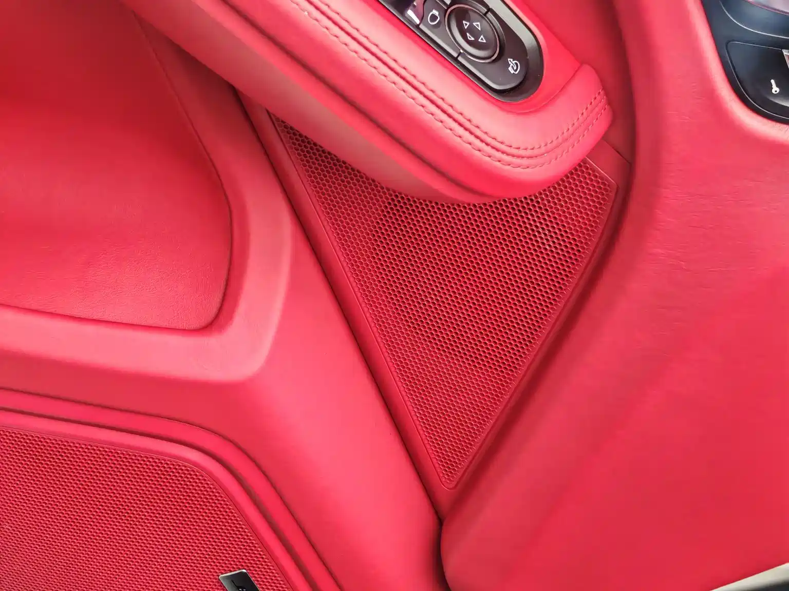 Photo 14 - Porsche Macan
