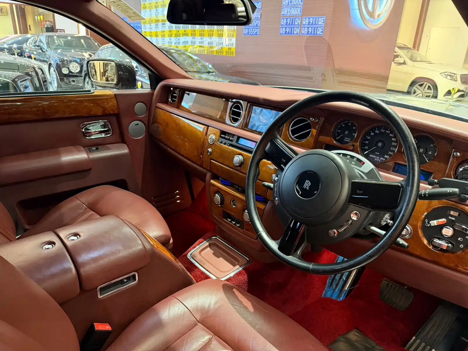 Фото 6 - Rolls-Royce Phantom