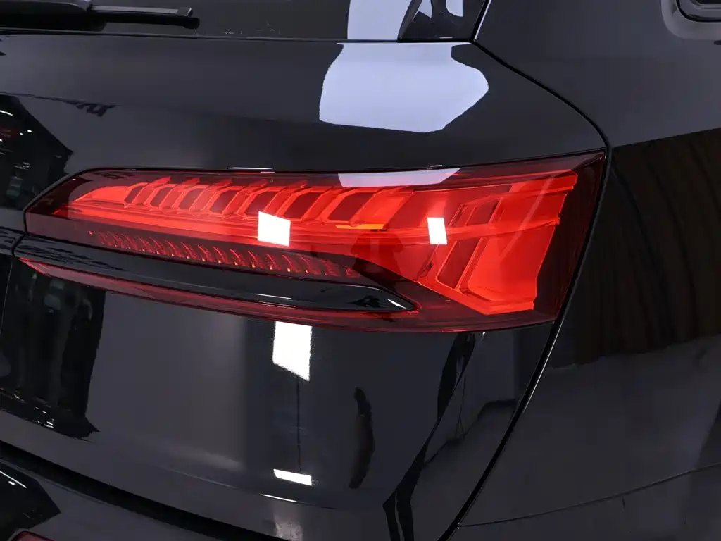 Фото 9 - Audi Q7