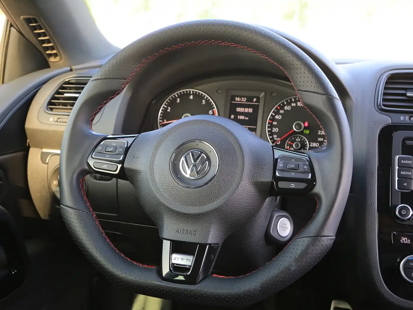 Volkswagen Scirocco 2013 2.0TSI GTS фото 5