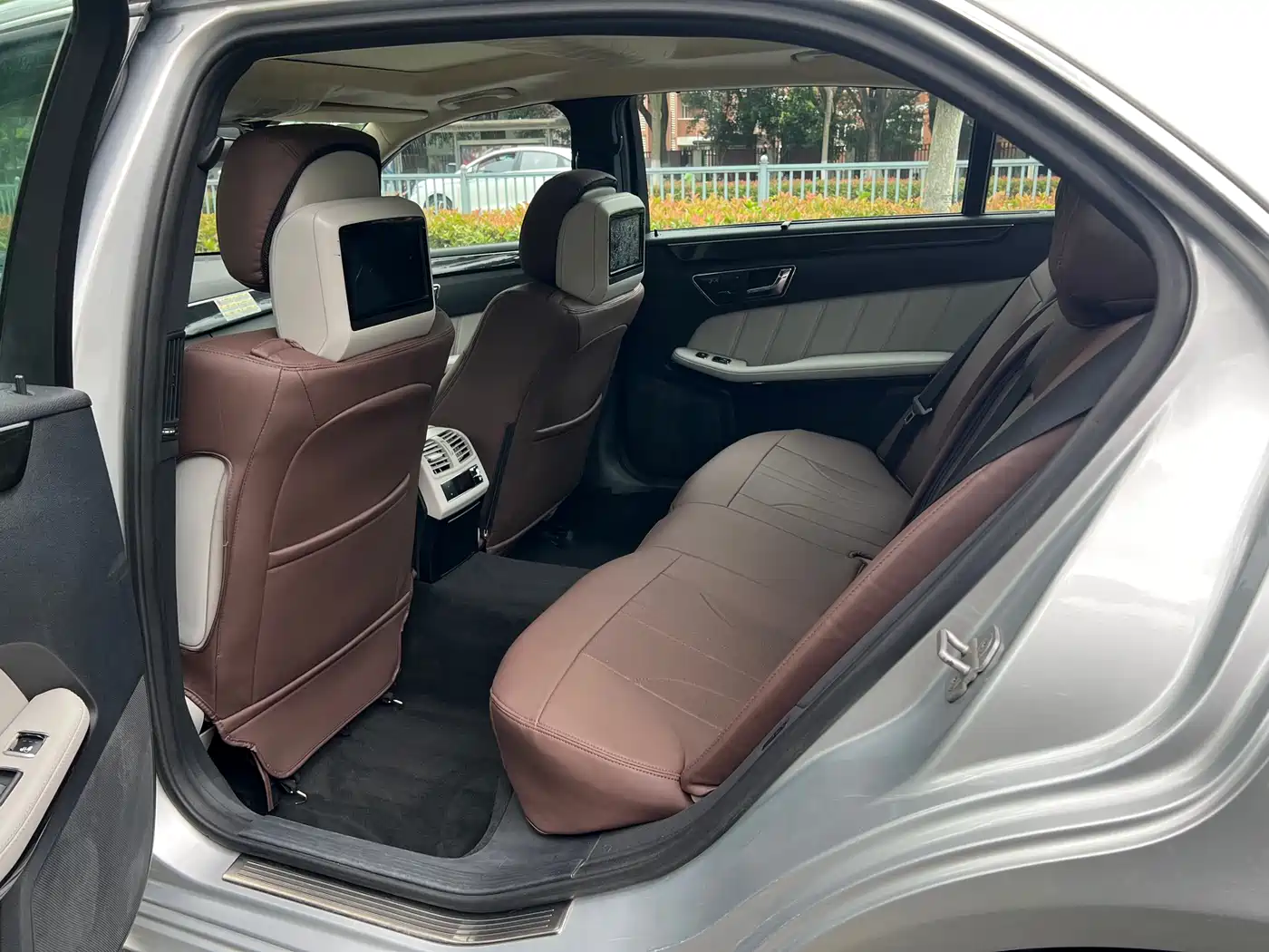 Mercedes-Benz E-Class 2011 E 300 L Fashion Premium фото 15
