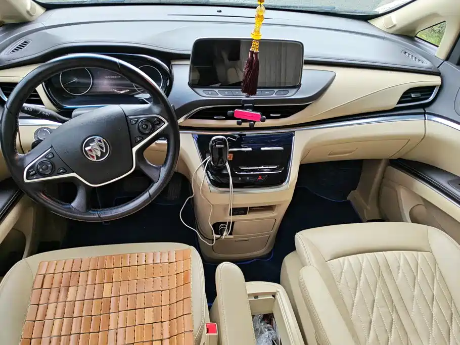 Фото 12 - Buick GL8